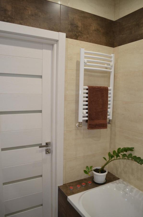 Apartment On Getmana Vigovskogo 49 Rivne Buitenkant foto