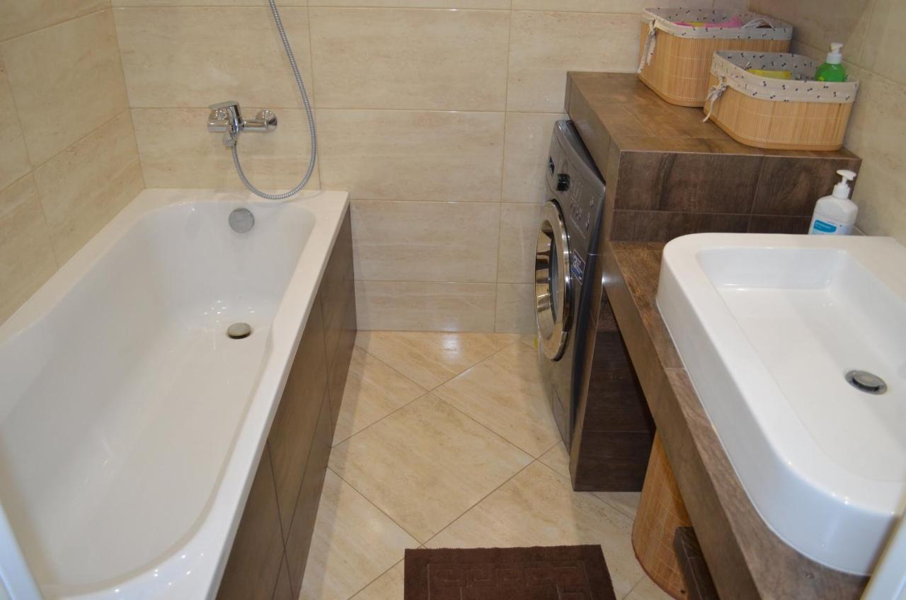 Apartment On Getmana Vigovskogo 49 Rivne Buitenkant foto
