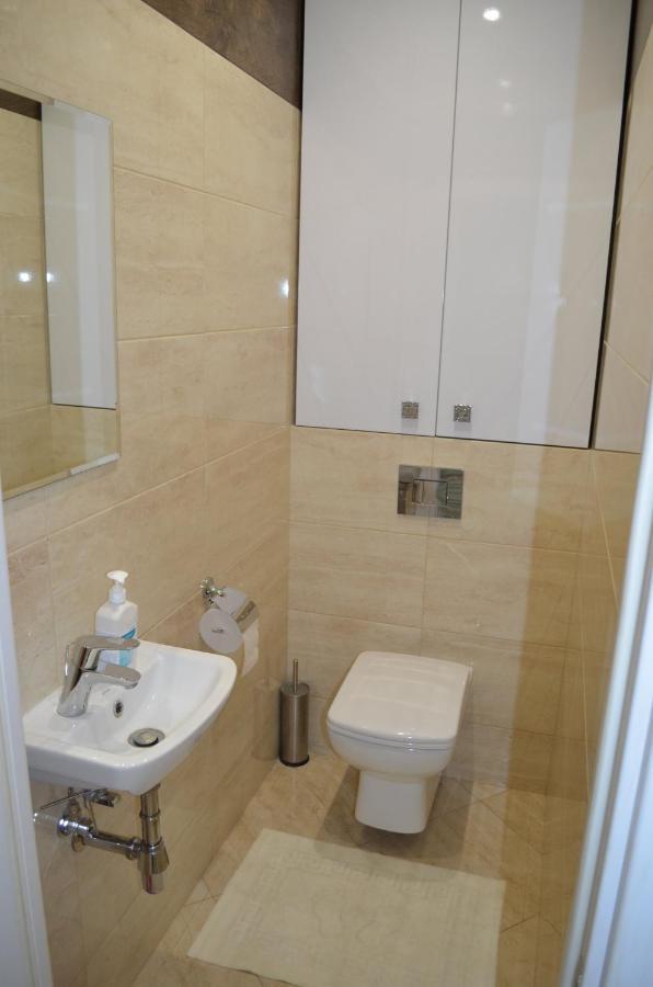 Apartment On Getmana Vigovskogo 49 Rivne Buitenkant foto